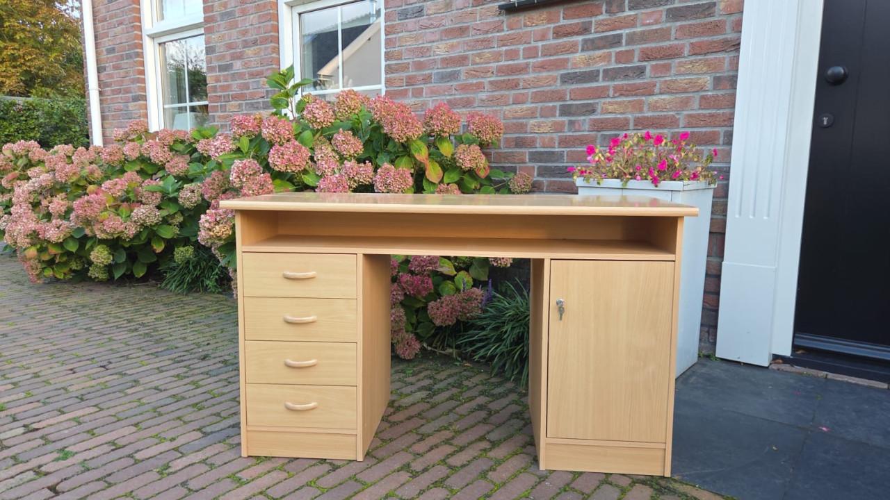 Bureau in nette staat