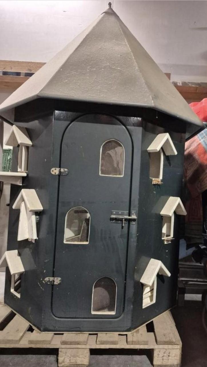 Duiventil met zinken dak