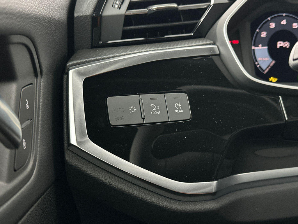 Audi Q3 s edition competition 35 tfsi 110 kw / 150 pk hatc