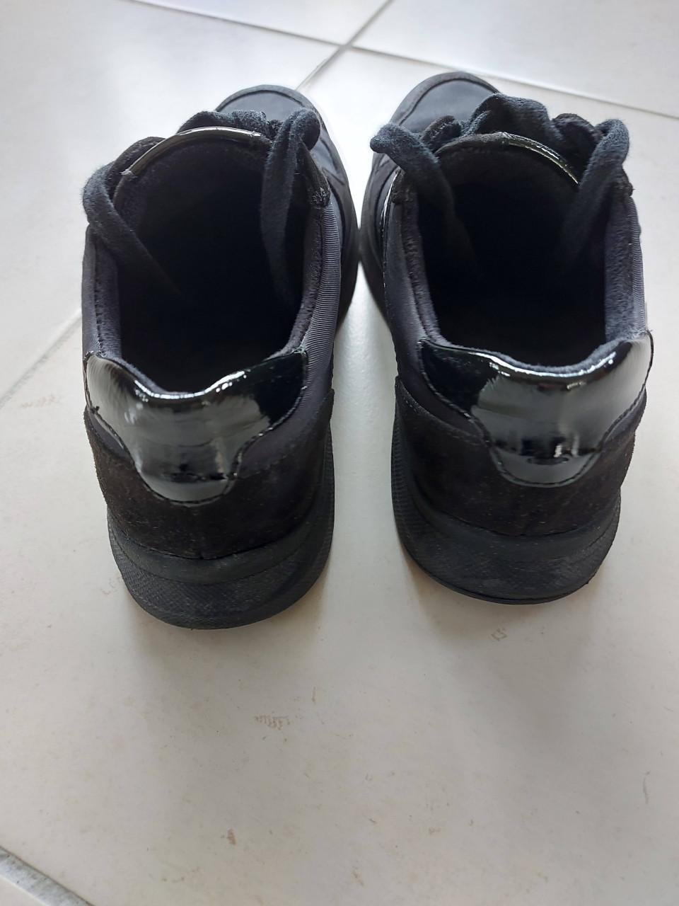 Zwarte dames sneakers mt 37