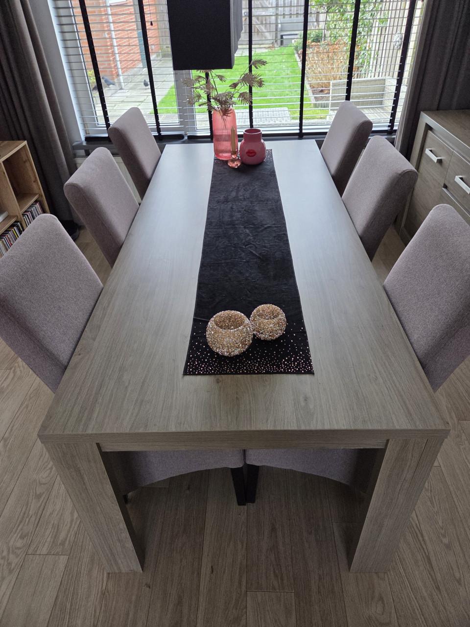 Eettafel + 6 stoelen