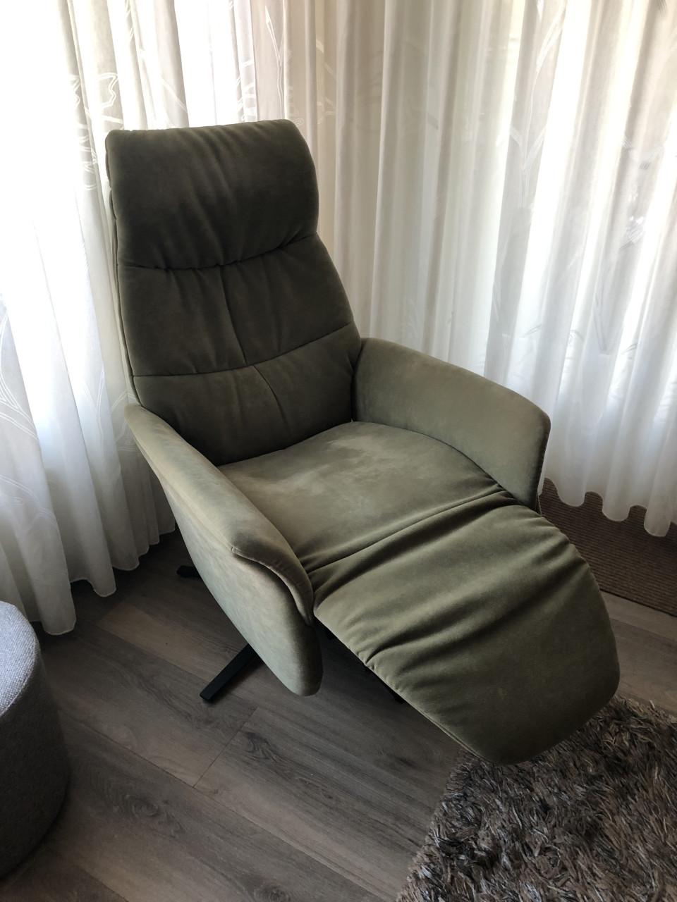 Himola.   Relaxfauteuils    Kleur Brique en mosgroen