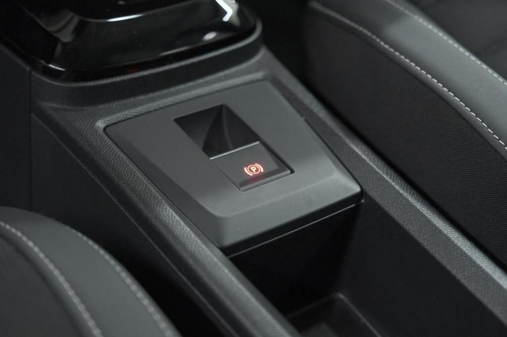 Citroen C3 Aircross 1.2 hybrid 145pk max | camera | dodehoekdetectie | navi