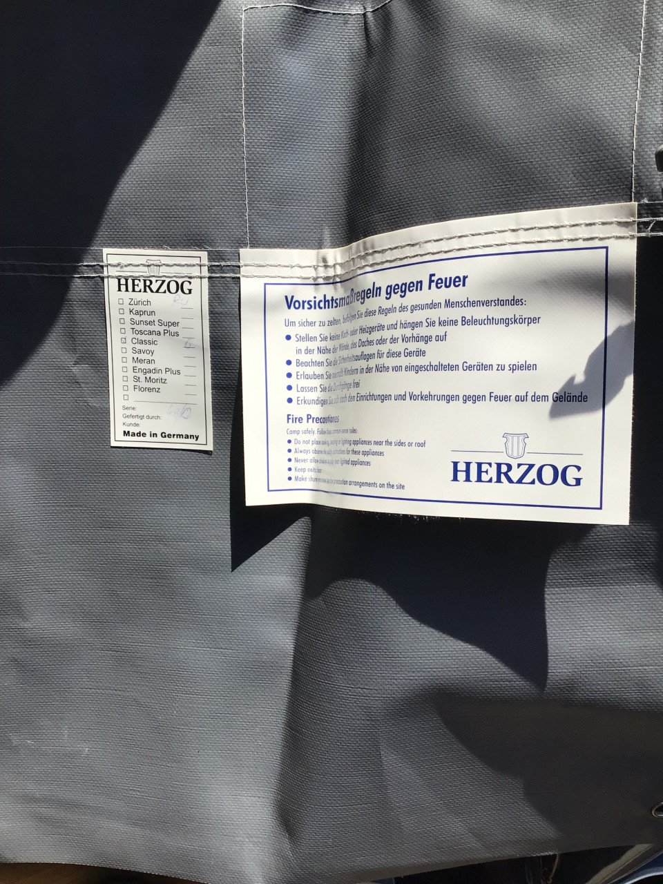 Nieuwe voortent caravan Merk Herzog