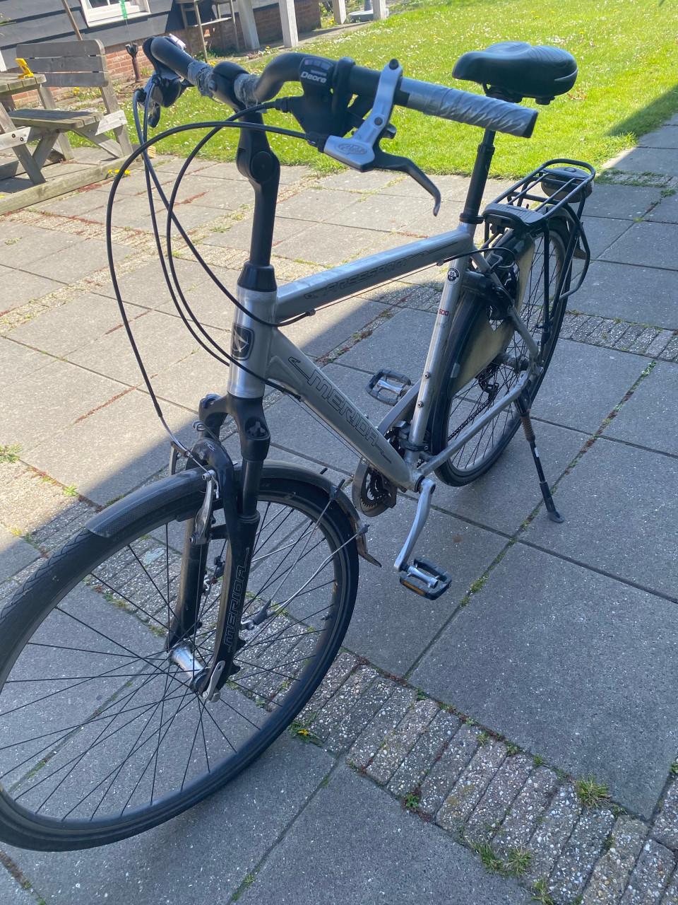 2 fietsen Gazelle Avignon en Merida freesport