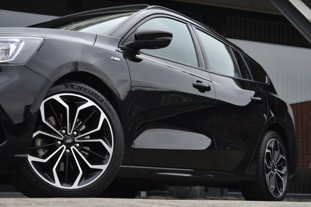 Ford Focus wagon 1.0 ecoboost hybrid st line | panoramadak | apple carplay 