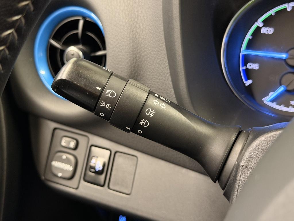 Toyota Yaris 1.5 hybrid skyblue edition