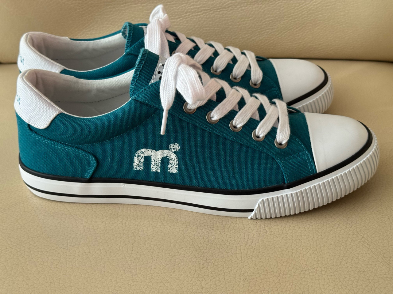Nieuwe Mistral canvas sneakers in kleur petrol, maat 42