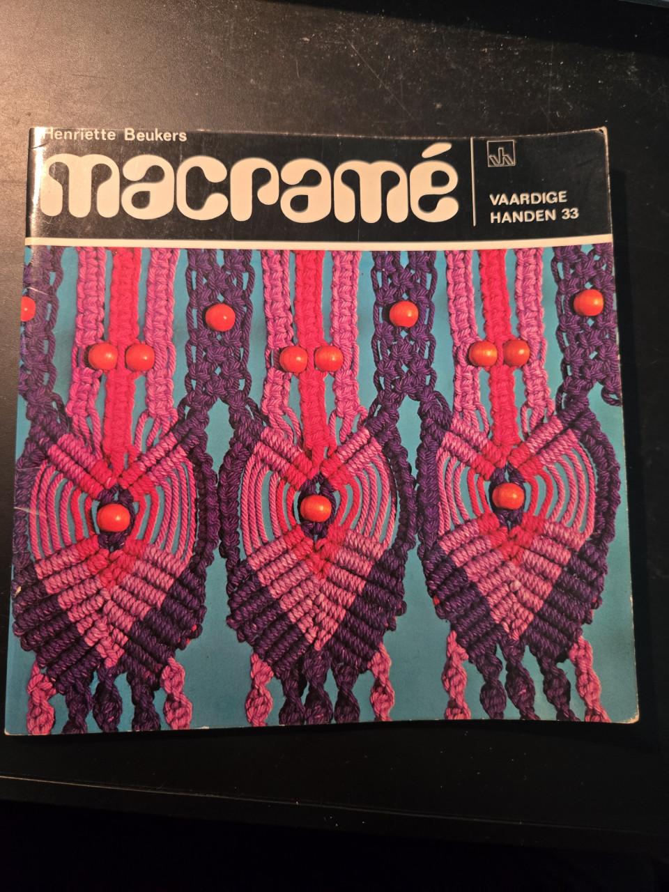 Instructieboekje Macramé Vaardige Handen Henriette Beukers. 1971