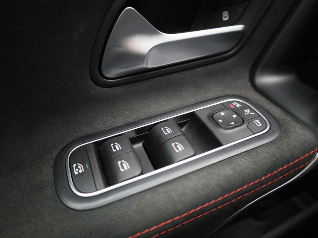 Mercedes-Benz Cla shooting brake 200 business solution amg | automaat | pan