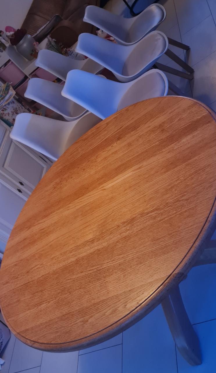 Te Koop: eettafel rond + 6 stoelen