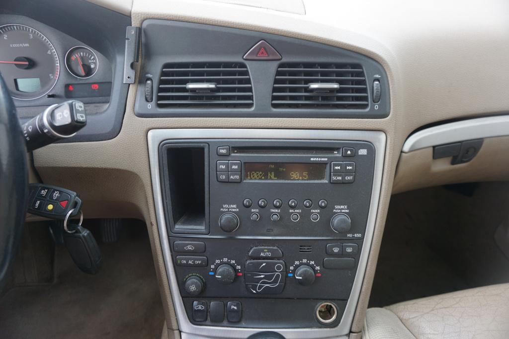 Volvo V70 2.4d edition airco / cruise / elektr. ramen / trekhaak / lm velge