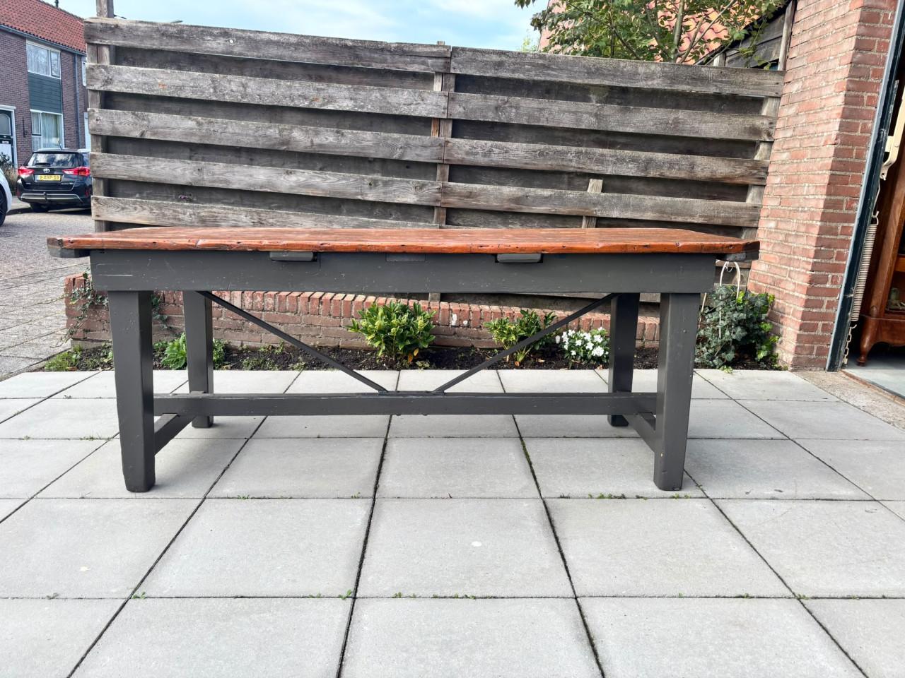 Antieke massieve boerentafel