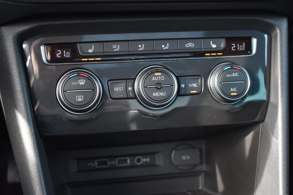Volkswagen Tiguan 1.5 tsi act highline r-line | trekhaak | camera | dynaudi