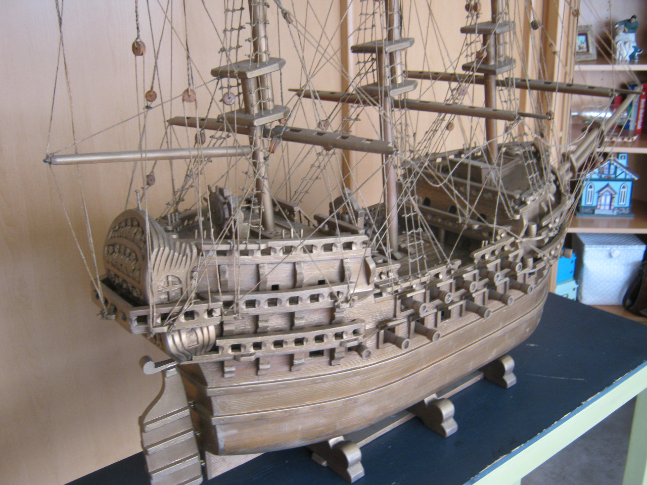 Volledig houten schip.