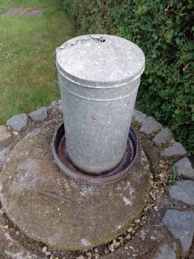 Kippen verzinkte voerton
