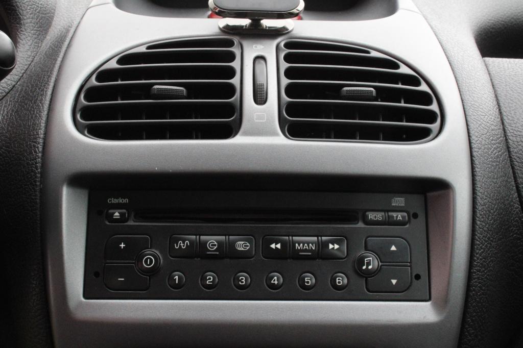 Peugeot 206 inclusief nieuwe apk, lees tek 1.4 génération