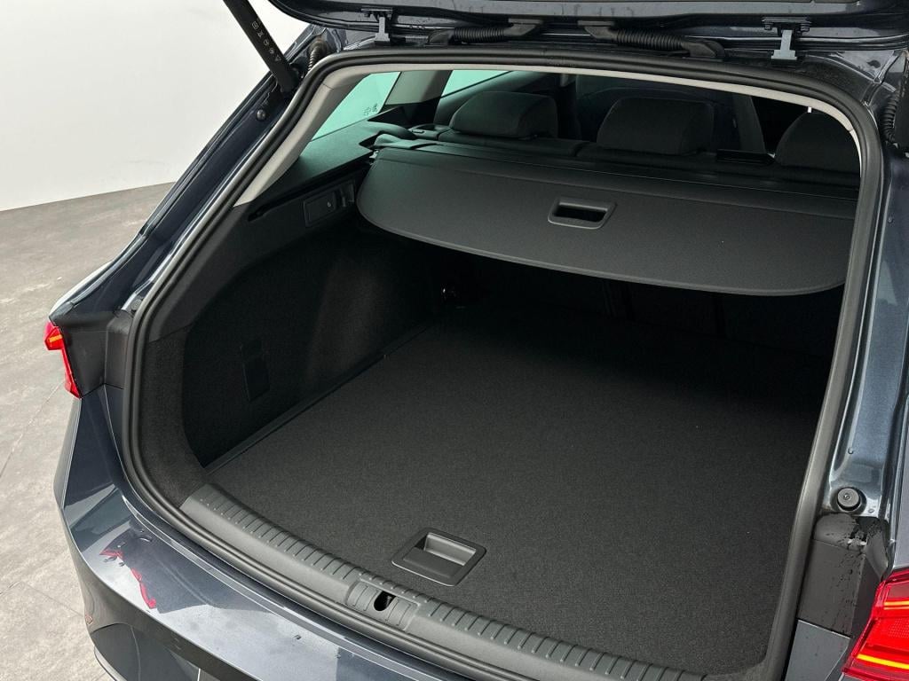 Seat Leon sportstourer style business intense 1.5 etsi 85 kw / 115 pk sta
