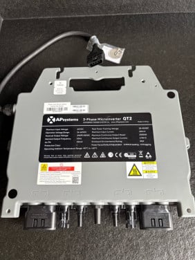 3stuks APsystems Qt2 micro-omvormers incl. Trunkcable