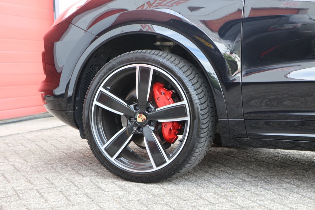 Porsche Cayenne 3.0 340pk trekhaak | all black | 22 inch