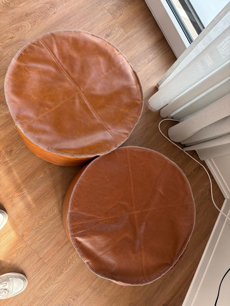 2x Leren Poef