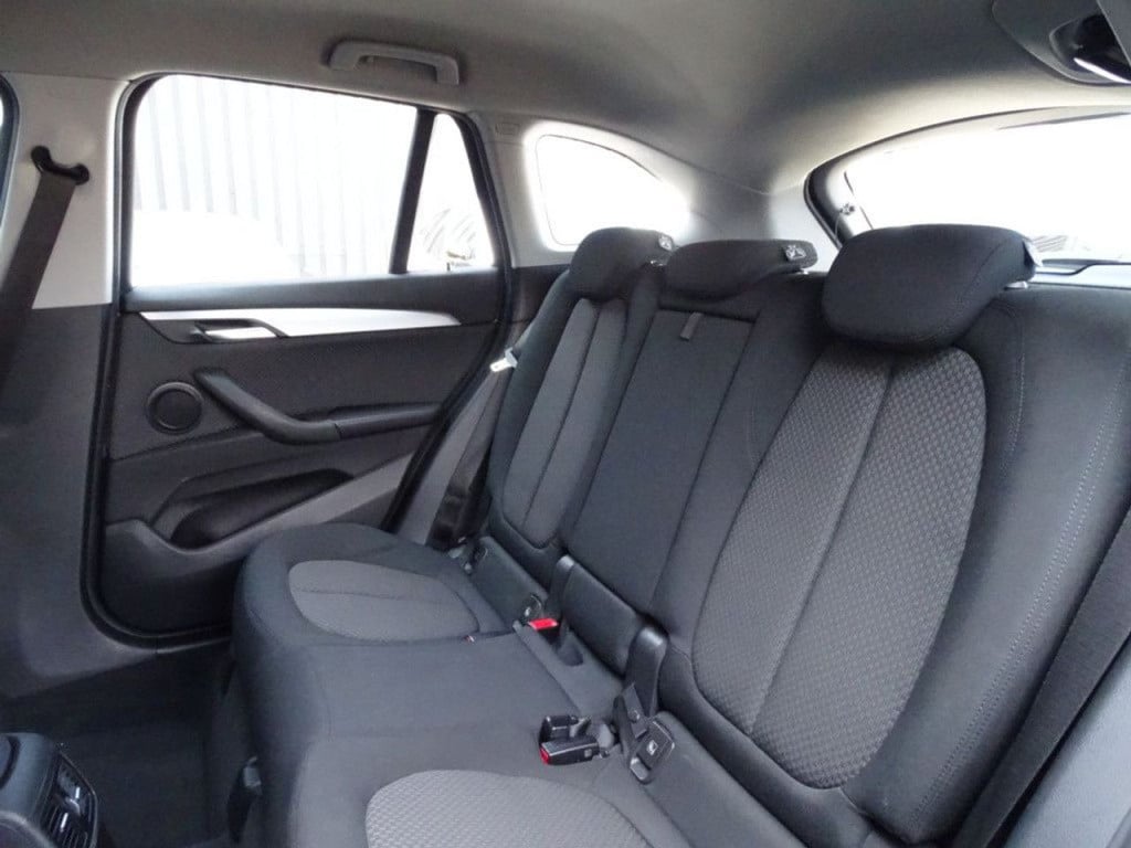 BMW X1 sdrive18i executive automaat | apple carplay | | el. koffer | 17"