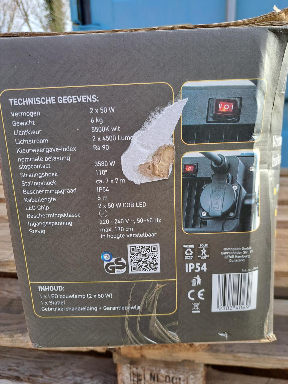 2 LED BOUWLAMPEN OP STATIEF