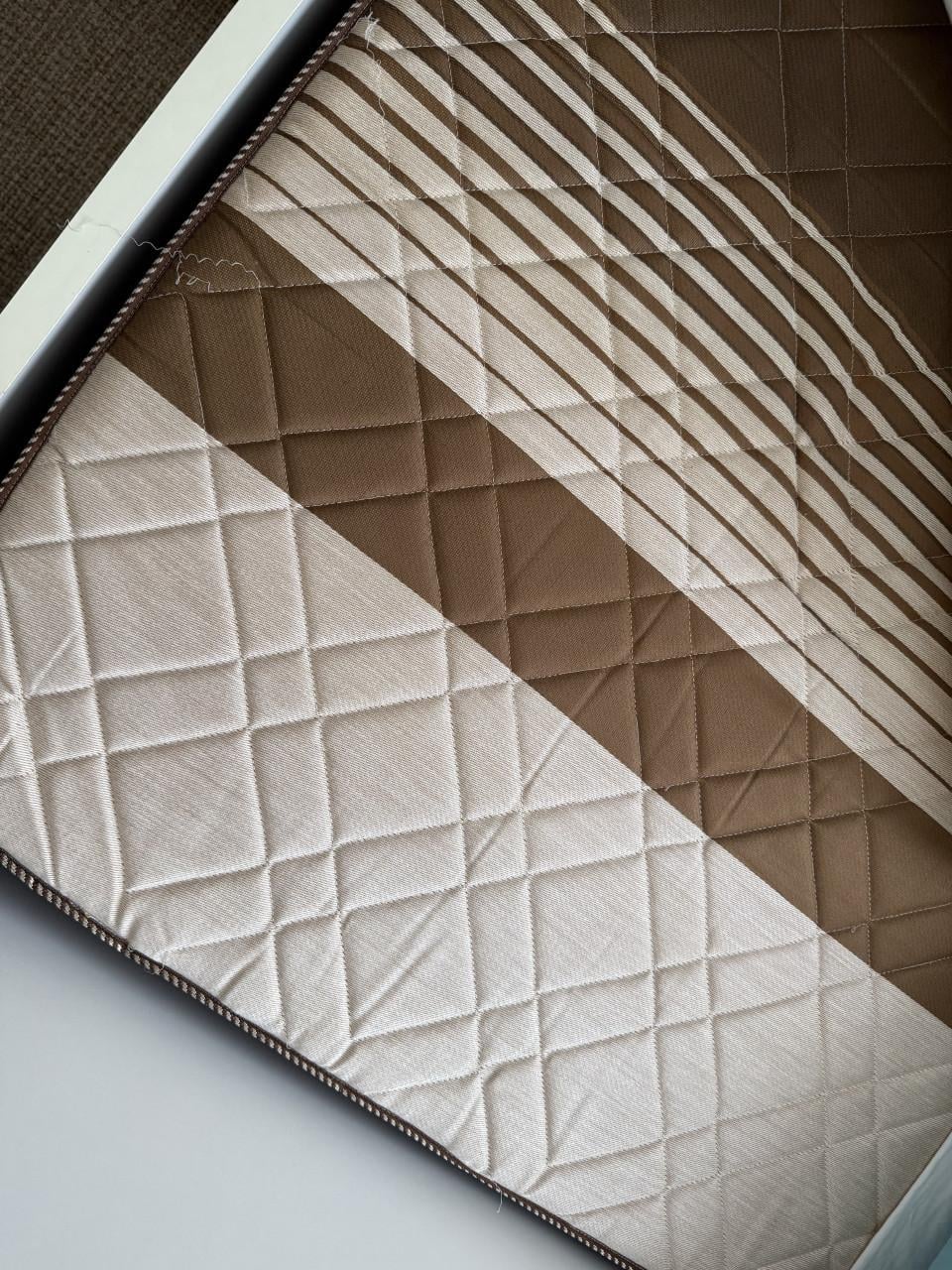 Ledikant met 2 Matras 2 Lattenb 2 nachtk. Ombouw met spiegel.