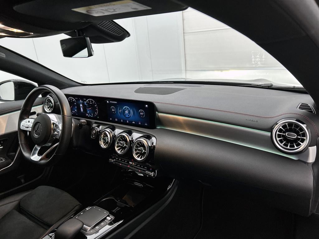 Mercedes-Benz Cla shooting brake 180 amg line | trekhaak | sfeerverlichting