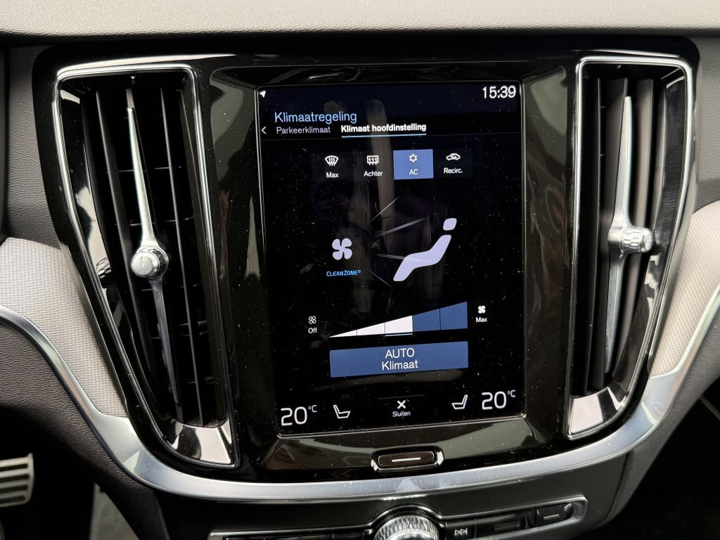Volvo V60 t6 340pk recharge r-design| panodak| adap.cruise| 360camera| awd