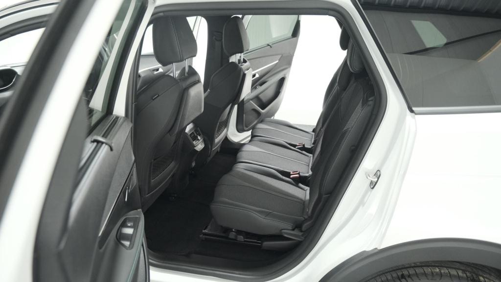 Peugeot 5008 puretech 130 eat8 allure pack business | trekhaak | elektronis