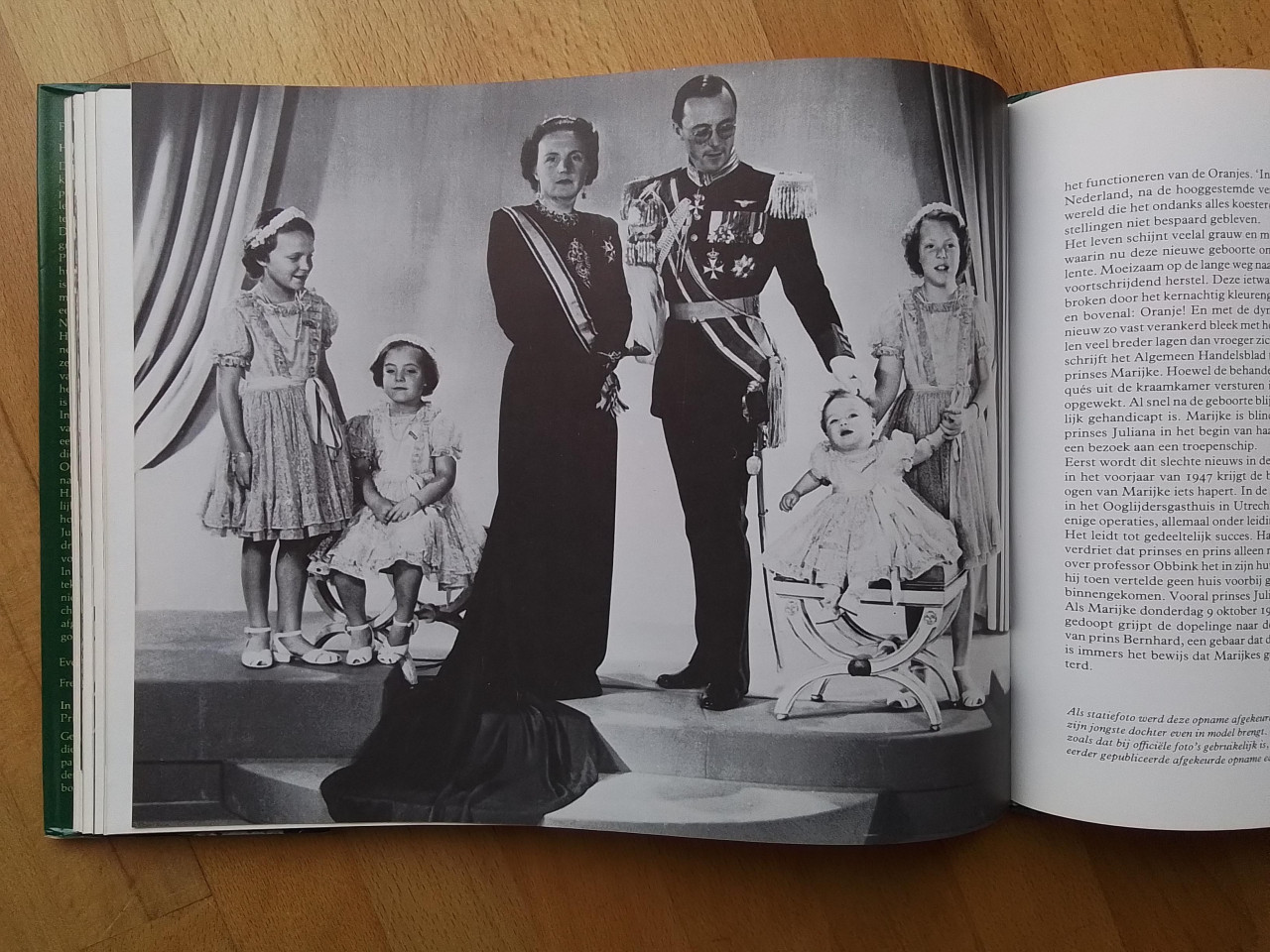 Het gouden huwelijksboek Juliana en Bernhard