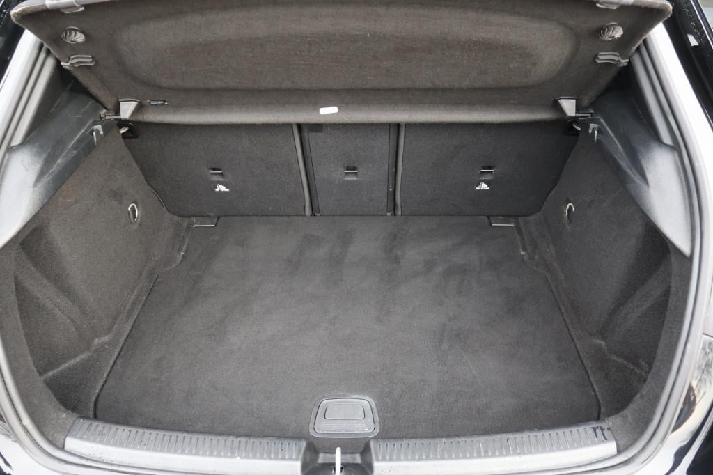 Mercedes-Benz A-Klasse 180 business solution amg i btw i automaat i camera 