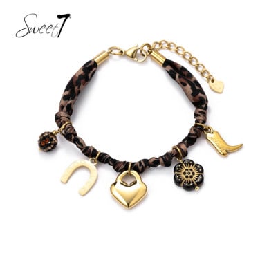 Bruine armband met dieren print een hart en gelukssymbolen