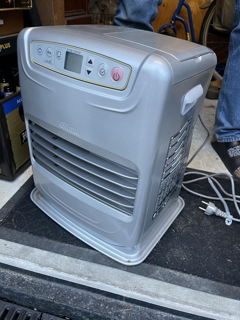 Qlima oliekachel met brandstof