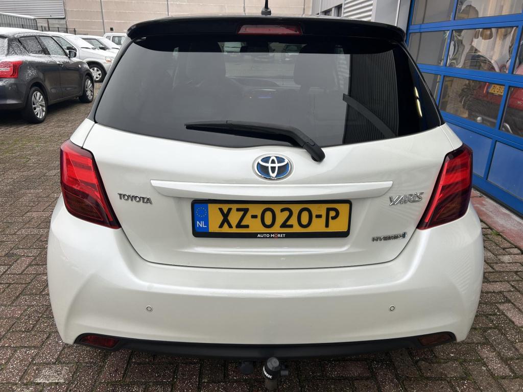 Toyota Yaris 1.5 hybrid dynamic bi-tone |gefotografeerd op winterwielen, se