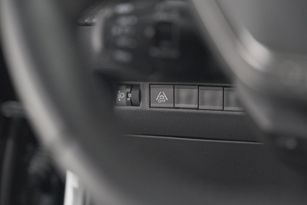 Peugeot 2008 puretech 130 eat8 active | parkeersensoren | navigatie | apple