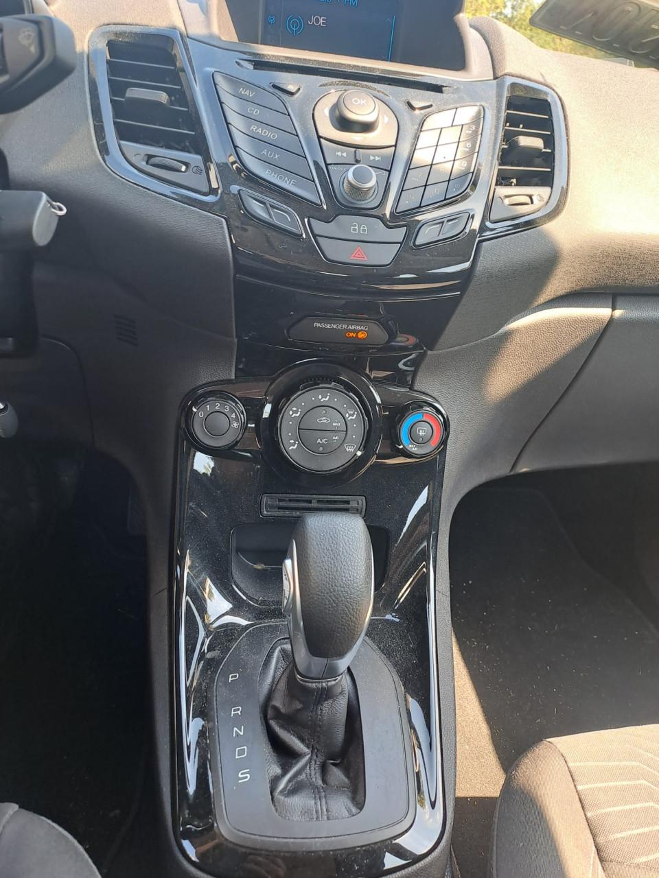 Ford Fiësta, automaat,  zwart