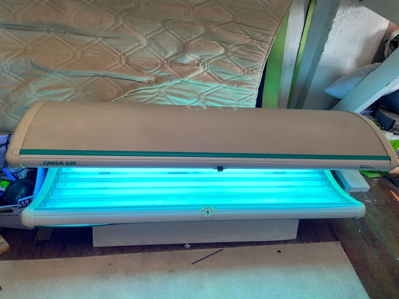 Garda Sun Softline Zonnebank met gezichtsbruiner en ventilatoren