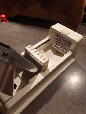 Zeer nette witte vintage brabantia maitre frietsnijder...