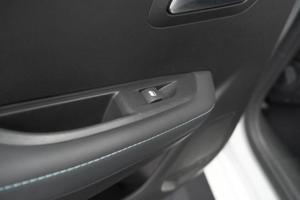 Peugeot 208 puretech 100 pk allure | apple carplay | parkeersensoren | lich