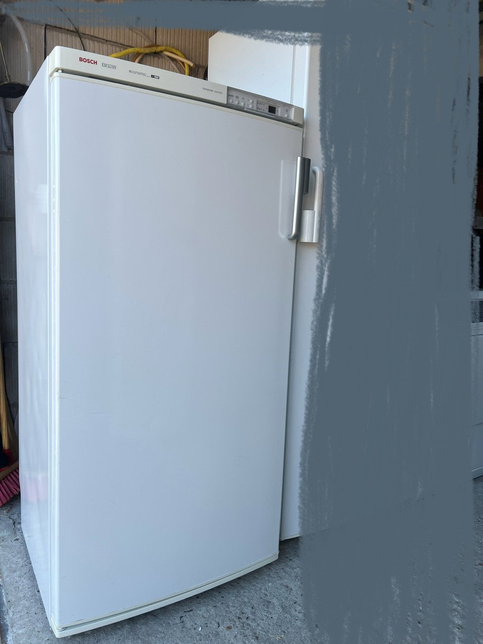 Bosch vrieskast vriezer 135x65 x65 cm. 220 liter als nieuw niet gebruikt