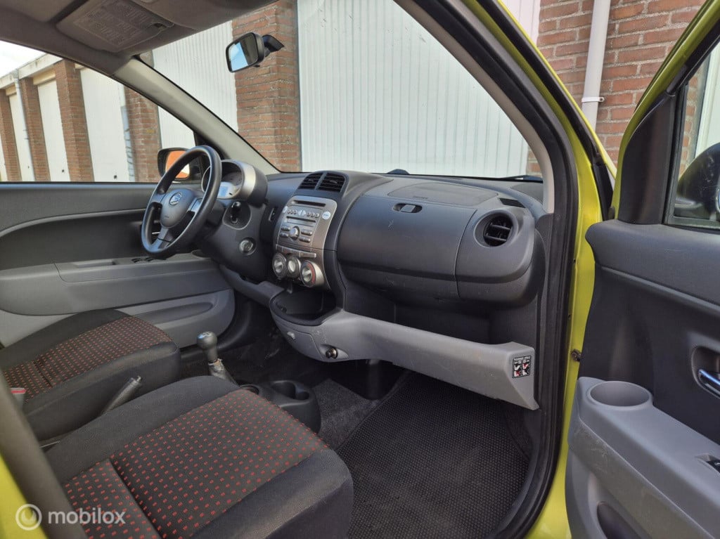 Daihatsu Sirion 2 1.3-16v / origineel nl / 5-deurs / airco