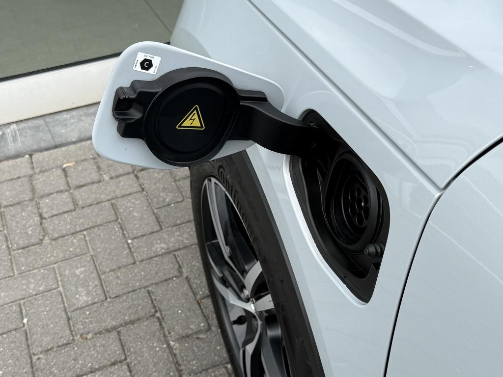 Volvo XC40 t5 262pk recharge r-design| adap.cruise| trekhaak| camera| keyle