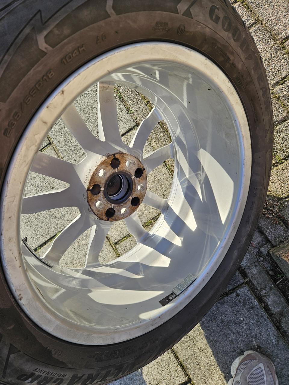 Audi 18 inch velgen met winterbanden / Volkswagen / Skoda / SEAT