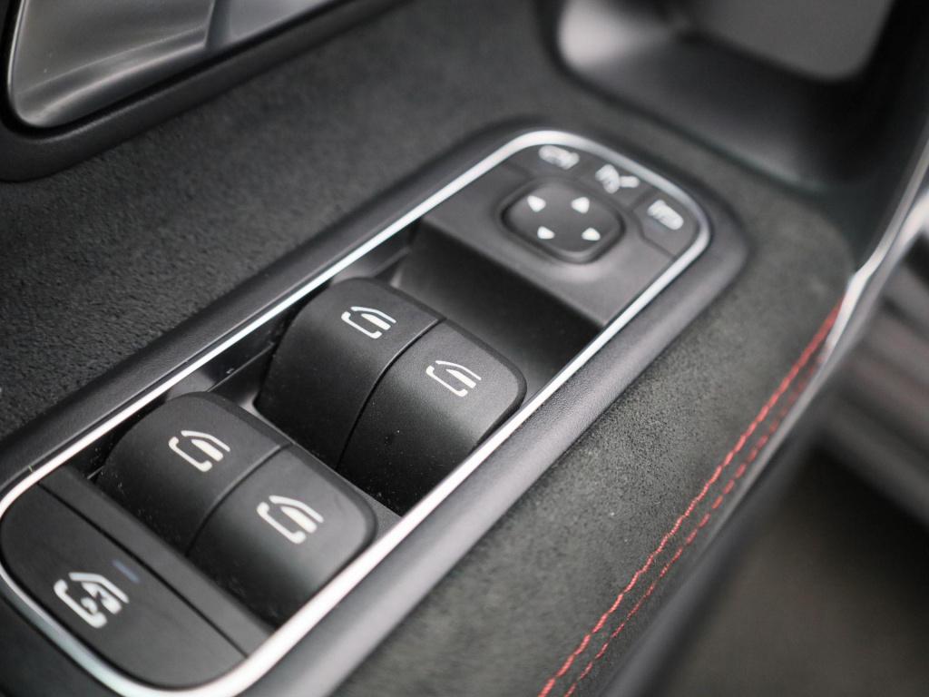 Mercedes-Benz A-Klasse 180 business solution amg | automaat | panorama dak 