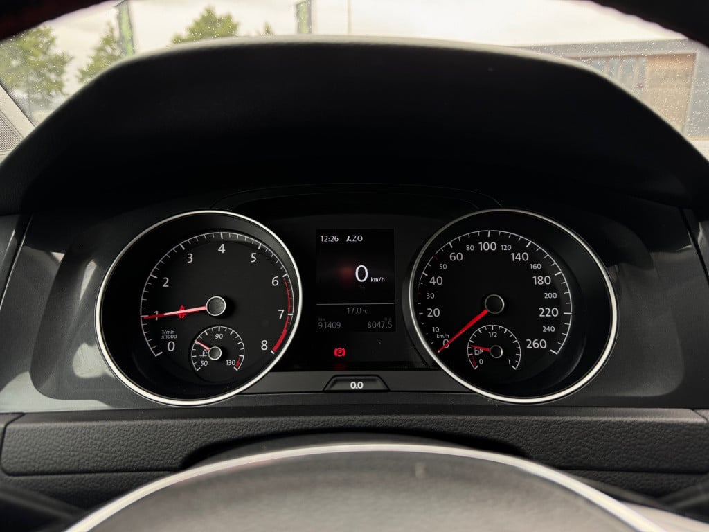 Volkswagen Golf 1.0 tsi r-line * navigatie * adaptieve cruise control * pdc