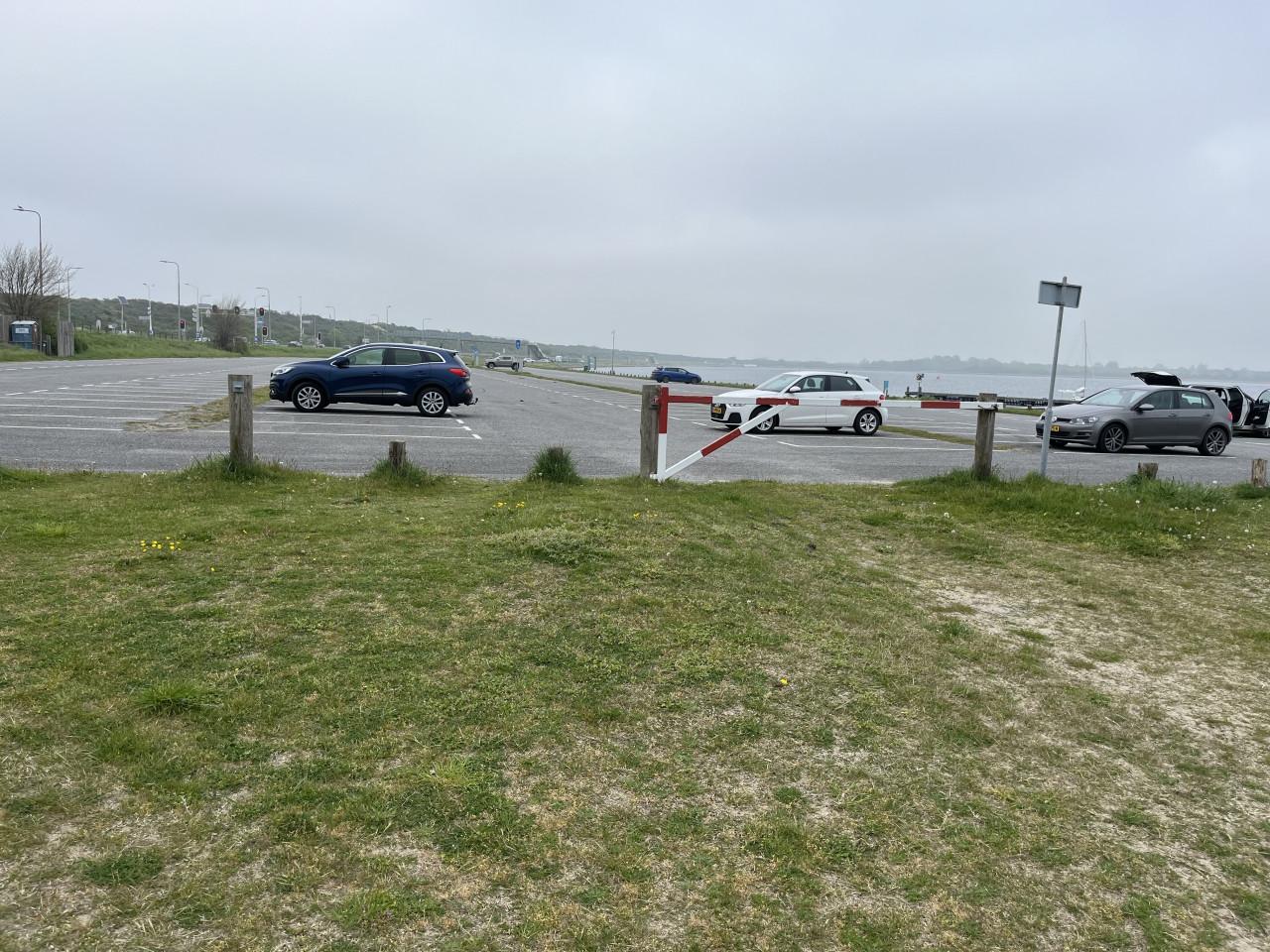 Strandhuisje TE HUUR