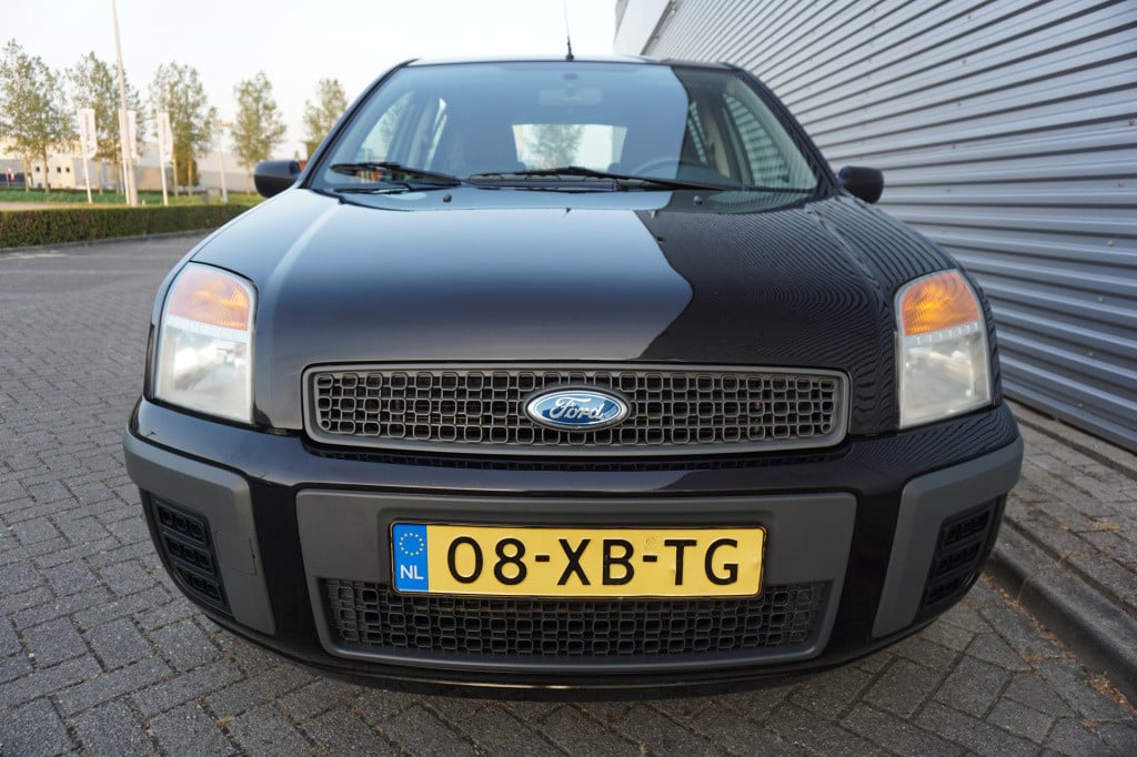 Ford Fusion 1.4-16v champion airco / elektr. ramen / trekhaak / nap