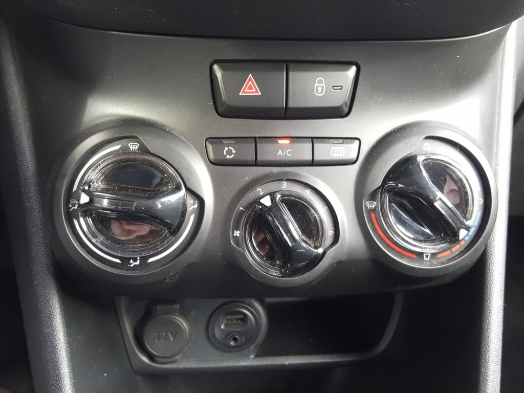Peugeot 208 blue lion 1.2 pt-82pk 5d navigatie | apple carplay & android au